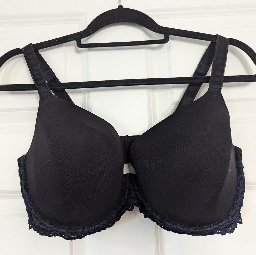 Wacoal Black Lace-Trim Molded Bra